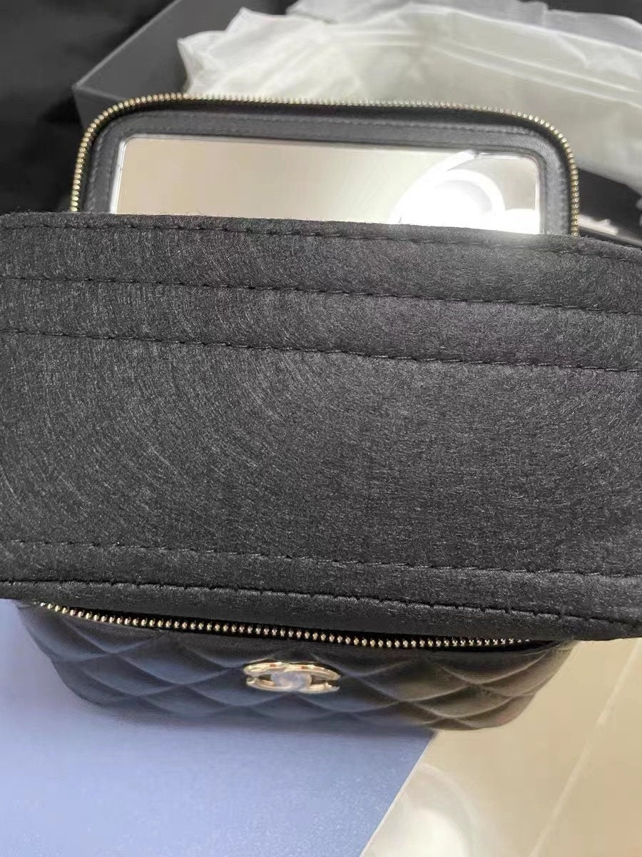 Bag Organizer For Caviar Quilted Medium CC Filigree Vanity Case. Bag Insert For Classical Bag.